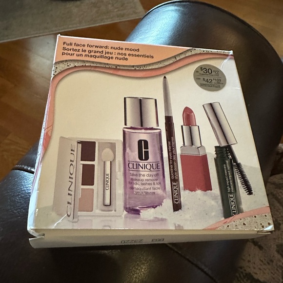 CLINIQUE Full Face Forward Nude Mood Makeup 5 Piece Set - Picture 3 of 11